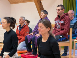 Gruppe beim Meditieren