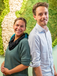 Die Meditationslehrer:innen: Angelika Haselbacher und Marius Fischer